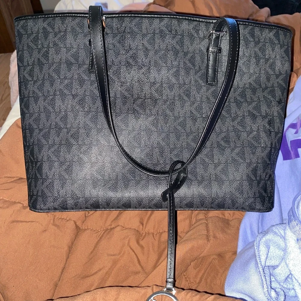 Michael Kors purse with MK logo - Picture 1 of 3